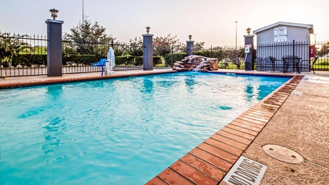 Baymont By Wyndham Laredo Ξενοδοχείο Εξωτερικό φωτογραφία